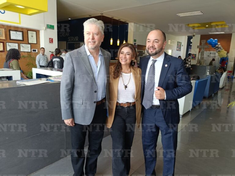 Otorgan 74 becas a alumnos de la UVC