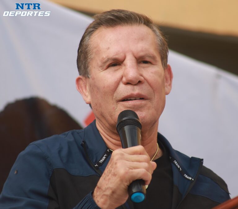 La leyenda del boxeo conmueve a los jóvenes de Tabasco