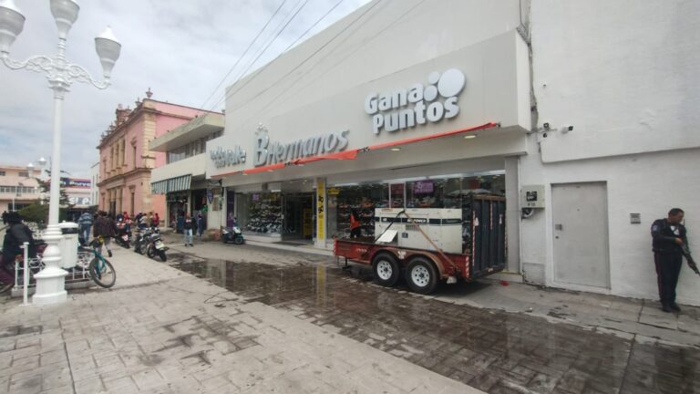 Padecen la falta de luz comerciantes del centro