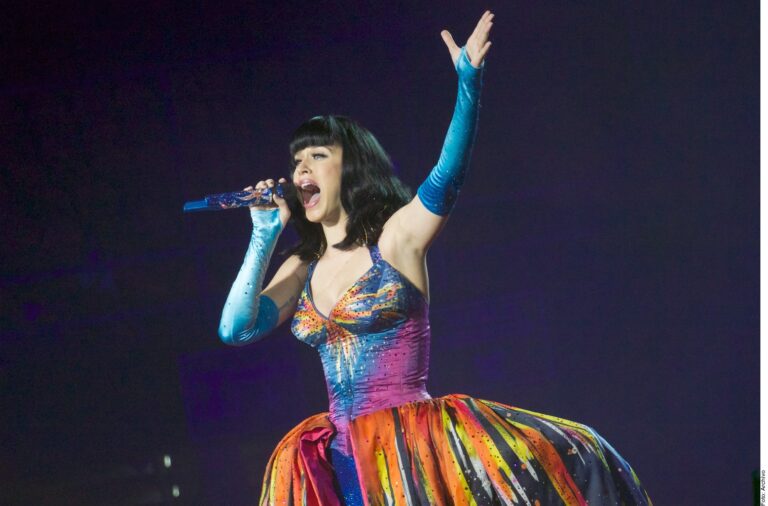 Presume Katy Perry su nuevo disco