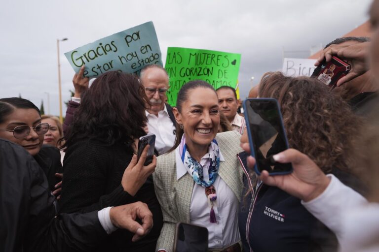 Reciben a Claudia Sheinbaum en aeropuerto de Zacatecas