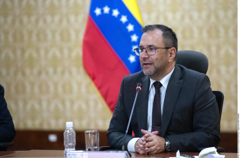 Rompe Venezuela relaciones con Perú