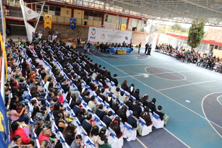 Se gradúan 230 estudiantes de secundaria “J. Jesús González Ortega”
