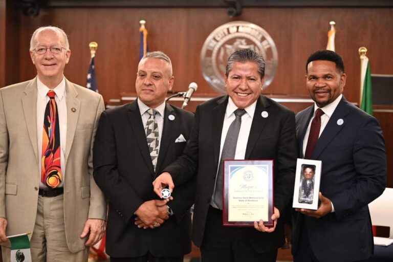 Refrendan hermanamiento de Zacatecas con Aurora, Illinois