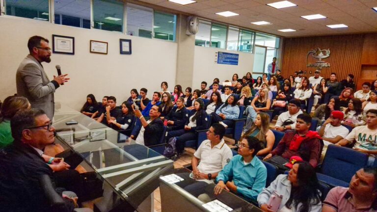 Autoridades dan la bienvenida a alumnos de Salud Pública