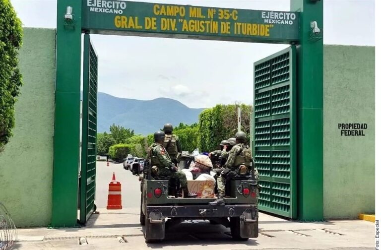 Búsqueda en batallón es distractor, acusan padres de los 43