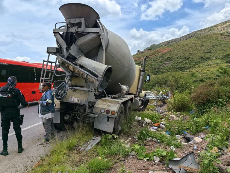 Choca trompo mezclador en bulevar Bicentenario
