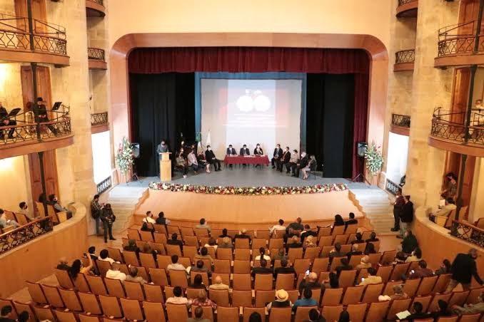 Dejan inconclusa la restauración del teatro Echeverría