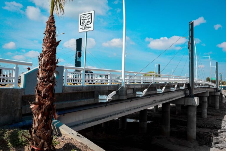 Entregan puente, tras sismo en Río Grande