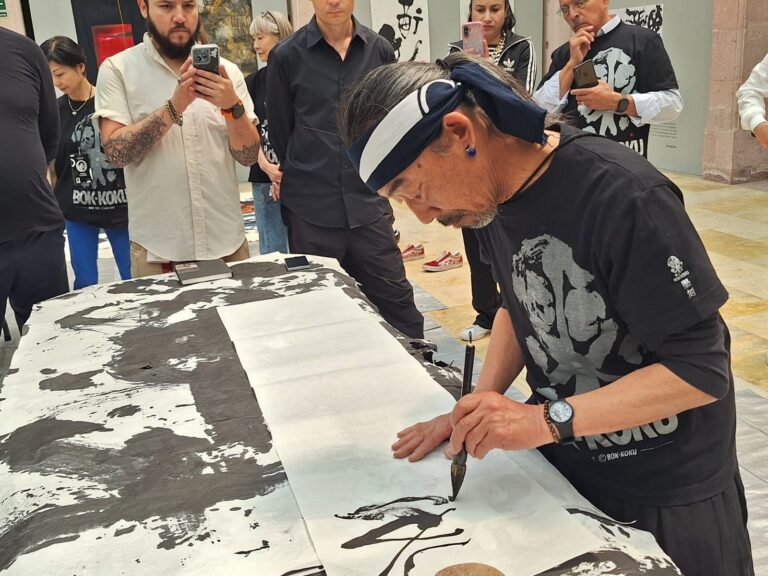 Imparte el sensei Kenryo Hara taller de pintura