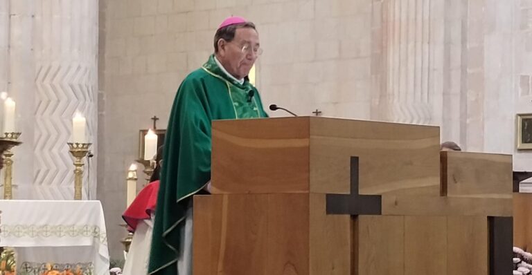 Consumismo genera indiferencia: obispo