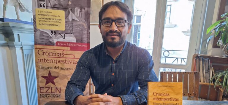 Presenta Egbert Méndez su libro sobre el EZLN
