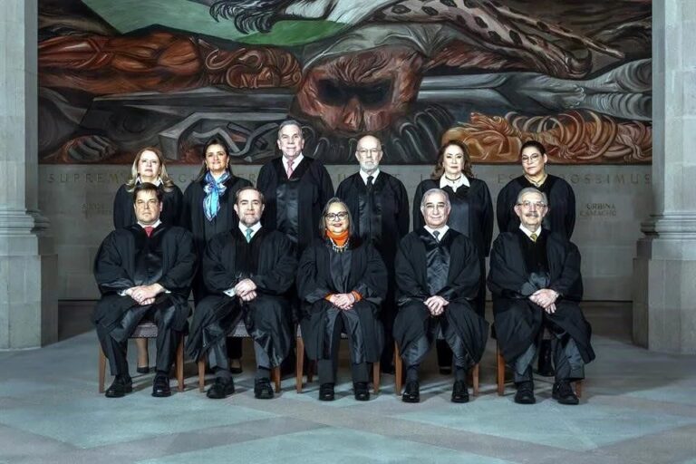 Presionan morenistas renuncia de Ministros