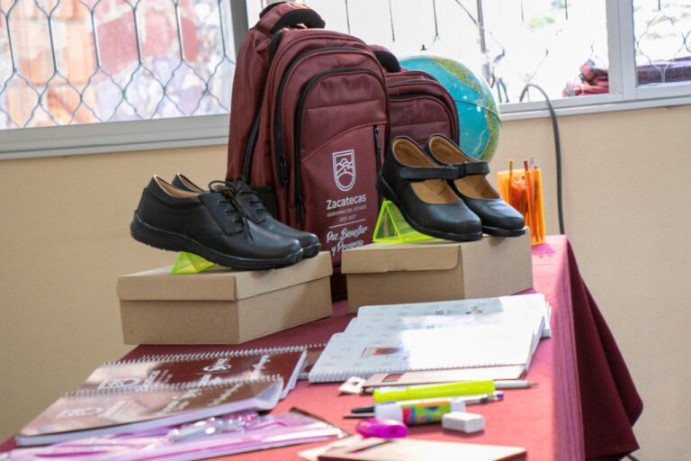 Priorizan 17 municipios para otorgar útiles escolares