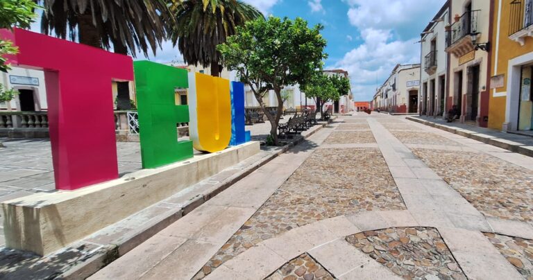 Construyen plaza en Hacienda de Guadalupe