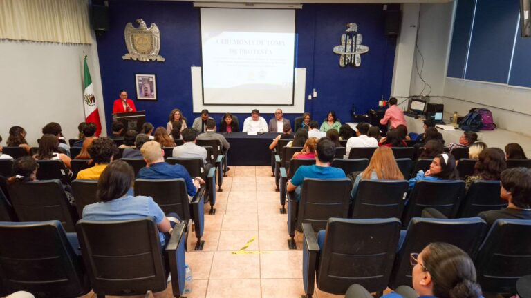 Toman protesta a sociedades de alumnos de Ciencias Químicas