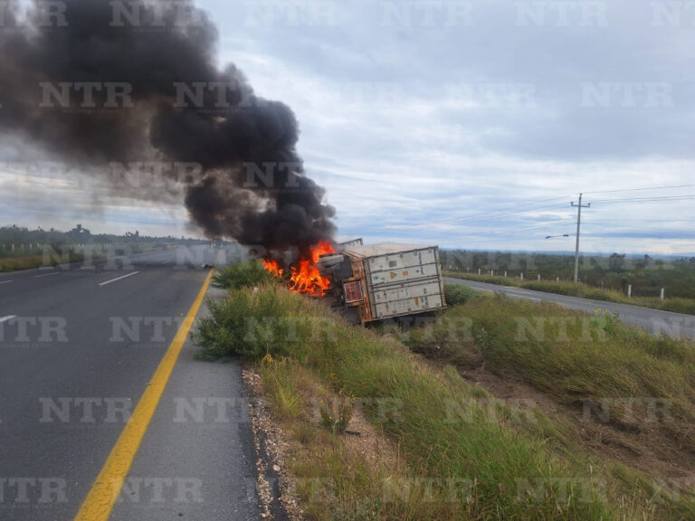 Se incendia tráiler en federal 54