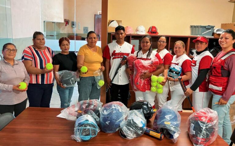 Orla Camino Rojo Fortalece entrega apoyos a equipos regionales de béisbol