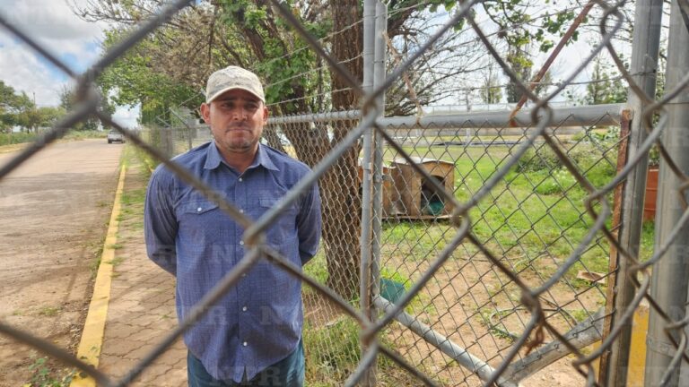 Bloquea Secampo; pide apoyo para tractor