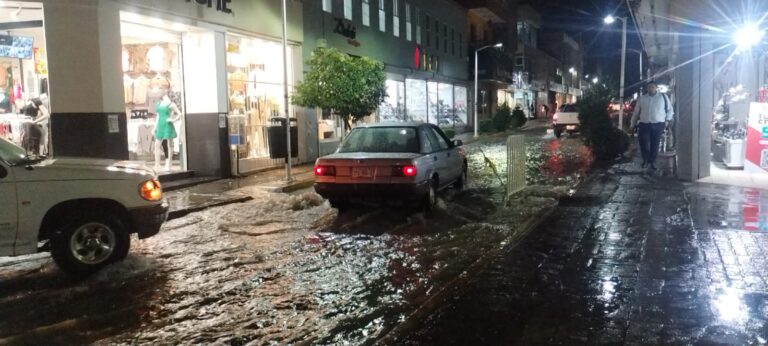 Colapsa la red de drenaje del centro