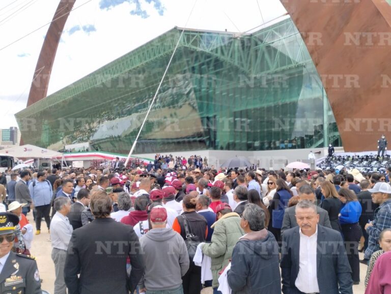 Denuncian colectivos discriminación y violencia durante informe