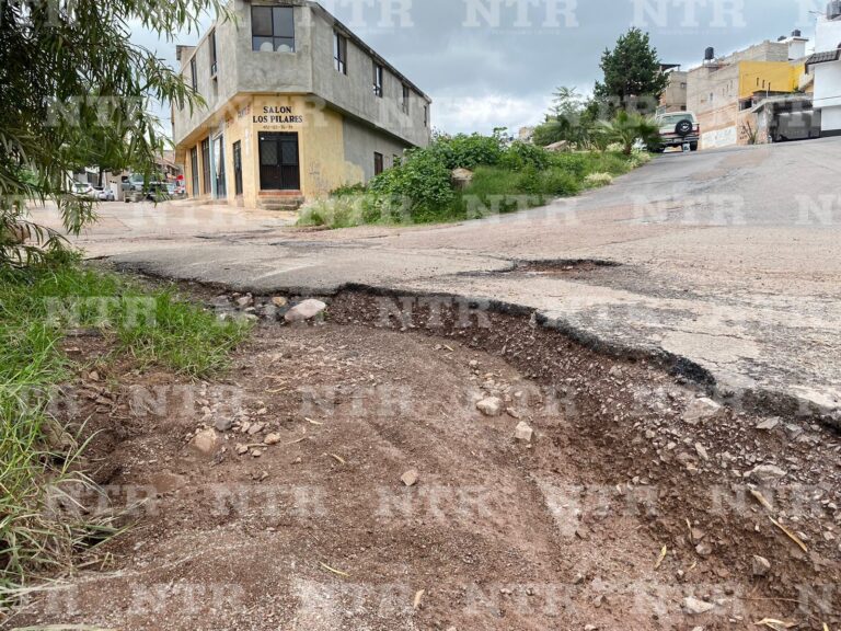 Denuncian malas condiciones en pavimentación de calle de la Guanábana