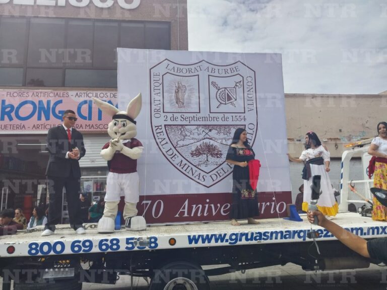 Desfilan por 470 Aniversario de Fundación del Real de Minas