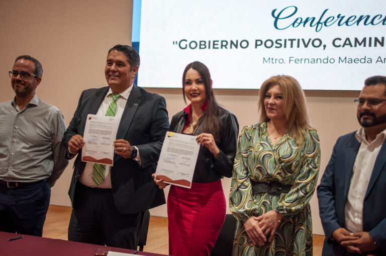 Firman convenio para becas en Tec Milenio