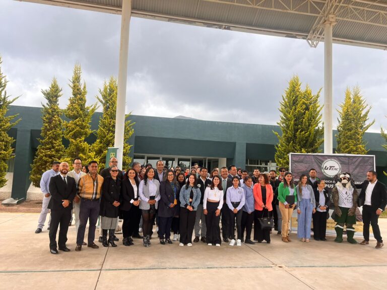 Inician ciclo escolar en Utzac campus Pinos