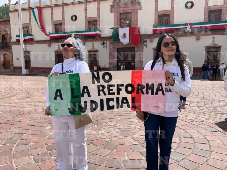 Marchan jóvenes contra la reforma al Poder Judicial