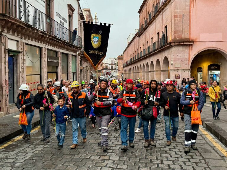 Participan mineros en novenario de la Virgen de los Remedios