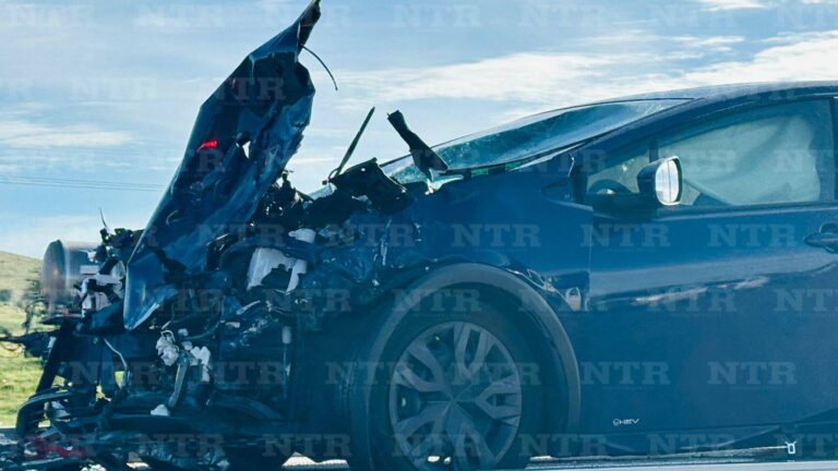Resultan tres lesionados tras choque en crucero San Isidro