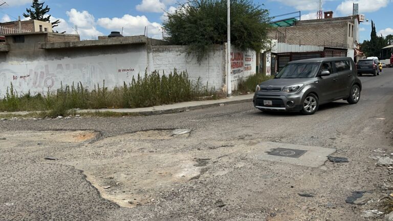 Piden rehabilitar calles en la Esparza