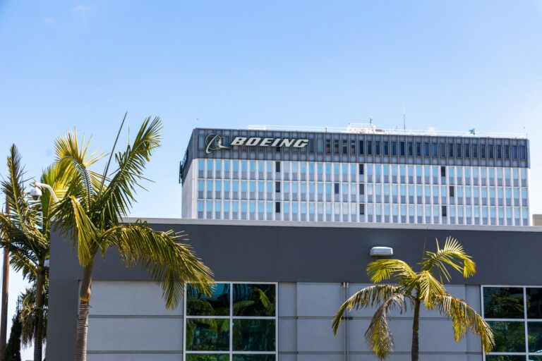 Enviará Boeing miles de avisos de despido en unas semanas