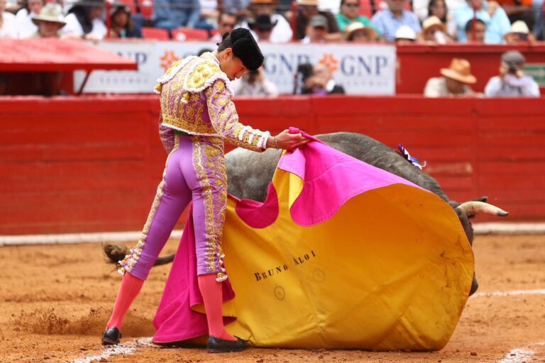 Gana Aloi trofeo a la Mejor Faena