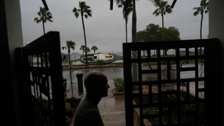 Huracán ‘Milton’ destroza Florida: Deja al menos 4 muertos