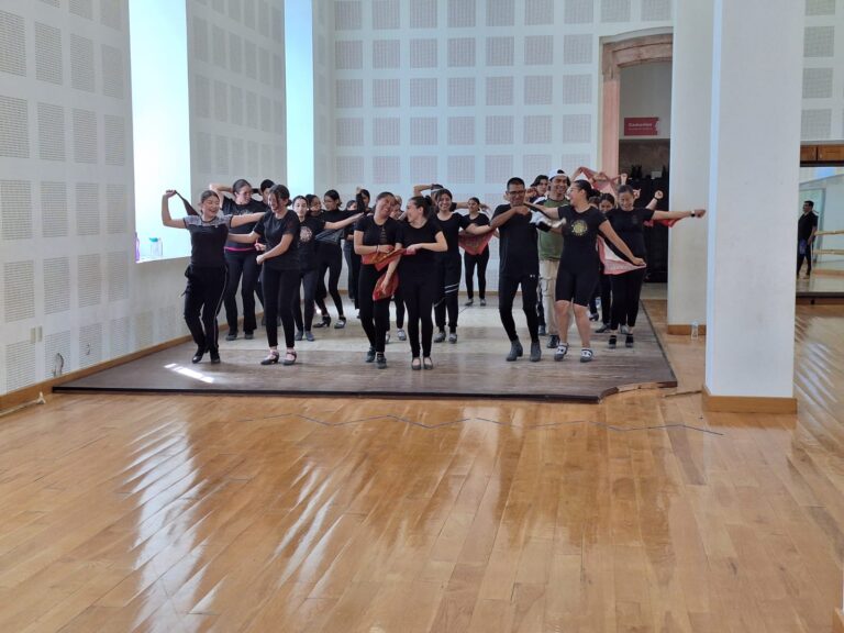 Imparten taller Compañía Estatal de Danza Folclórica