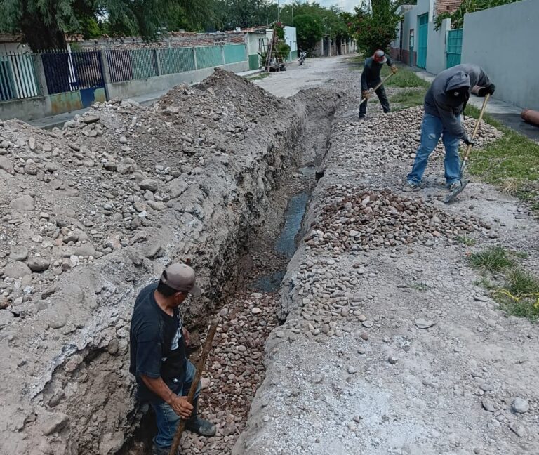 Intervienen drenaje mal hecho en Jalpa