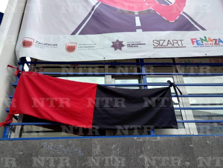 Bloquean maestros prepa 2; exigen bases