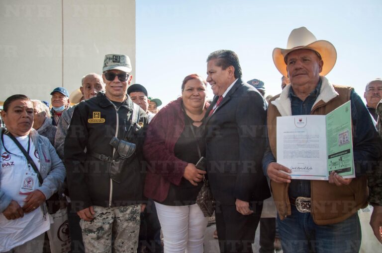 Reciben adultos mayores visas con programa Corazón de Plata