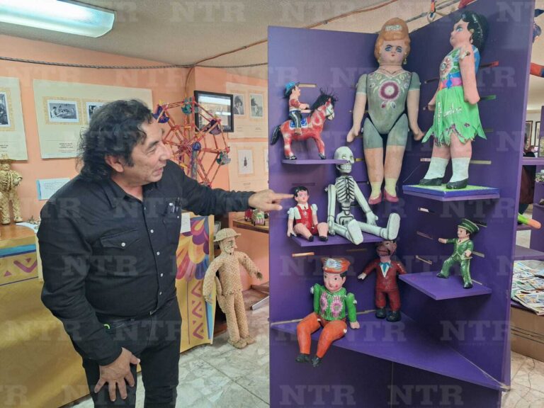Recorren el Museo del Juguete y Arte Popular