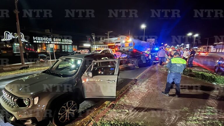 Se impactan tres vehículos en el Paseo del Mineral