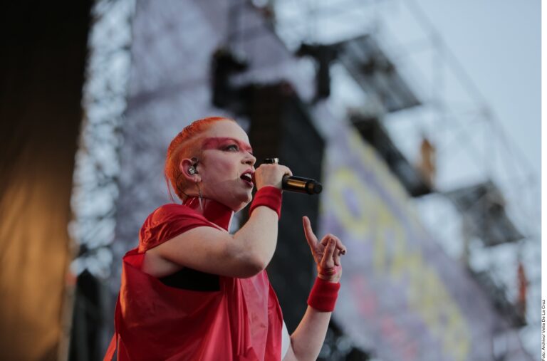 Shirley Manson, líder de Garbage, se recupera tras cirugía