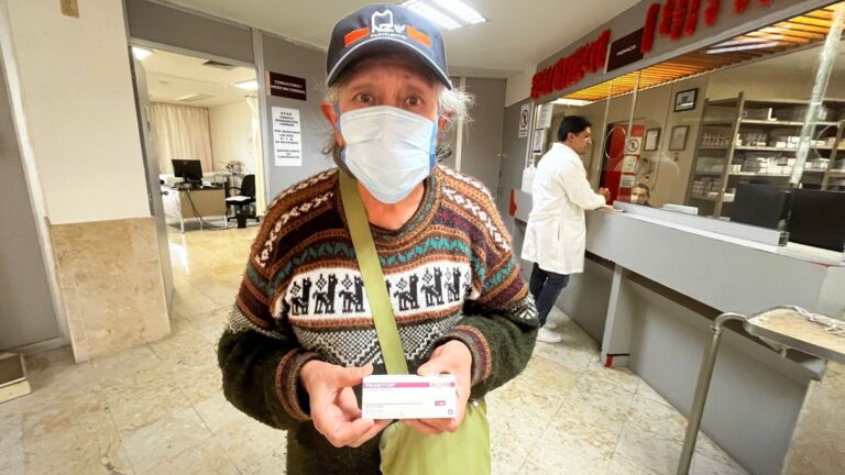 Entregan medicamento oncológico a derechohabiente