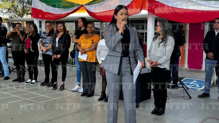 Entrega Sedesol tarjetas del programa Uniformes Escolares