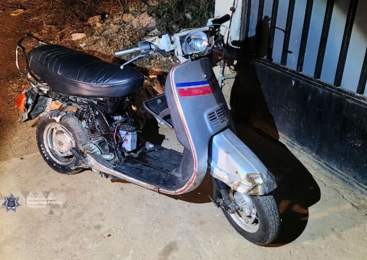 Aseguran motocicleta abandonada