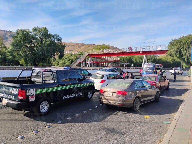 Causa choque congestionamiento vial en bulevar