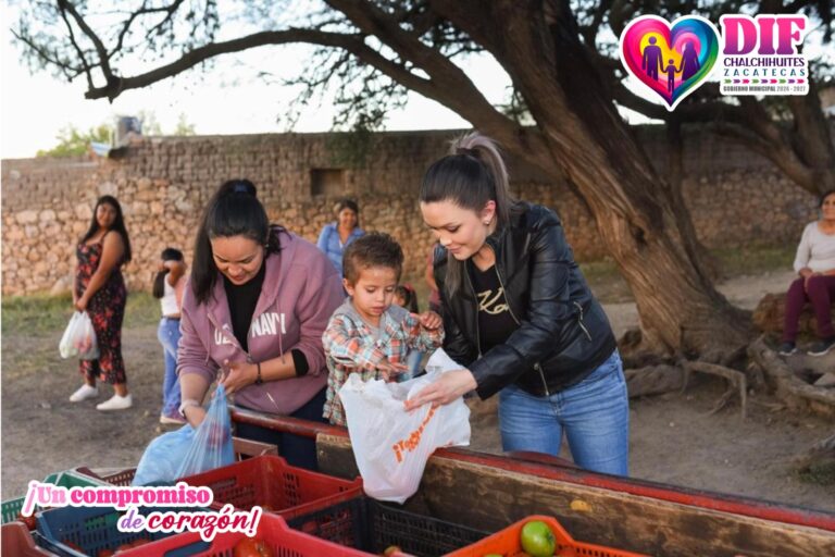 Entregan paquetes de alimentos en Chalchihuites