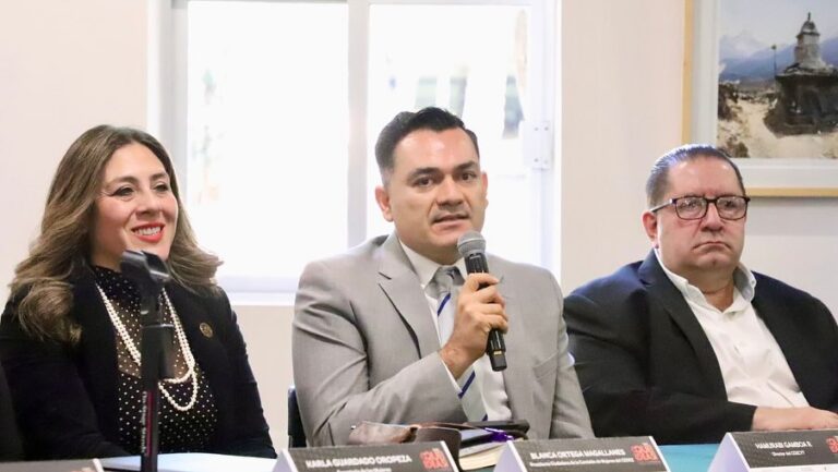 Colaboran Cozcyt y C5 de Durango en software