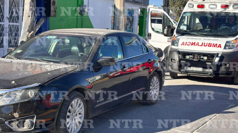 Conductora arrolla a motociclista